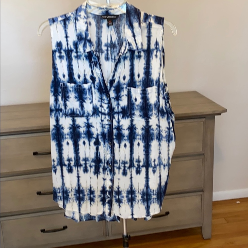 Sleeveless tie dye button down